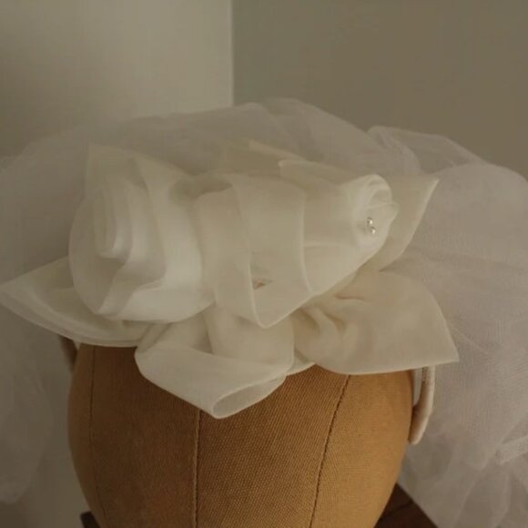1960’s Wedding Veil with Floral Headband - Picture 3 of 4